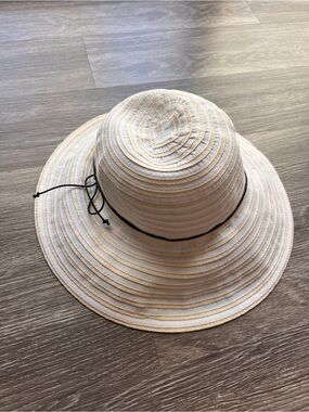 Women white/cream Sun Hat with Black bow tie